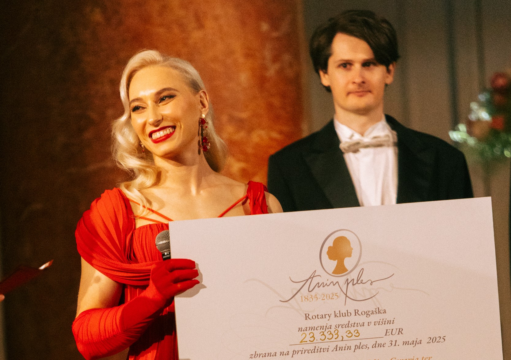 Na Aninem plesu za Botrstvo v športu namenili donacijo v višini 23.333,33 evra